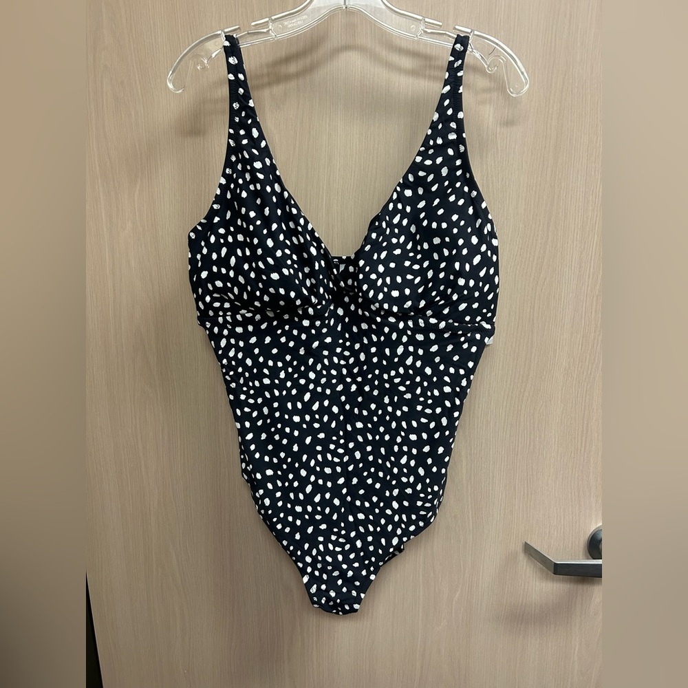 Elegant Black and White Women's One-Piece Swimsuit